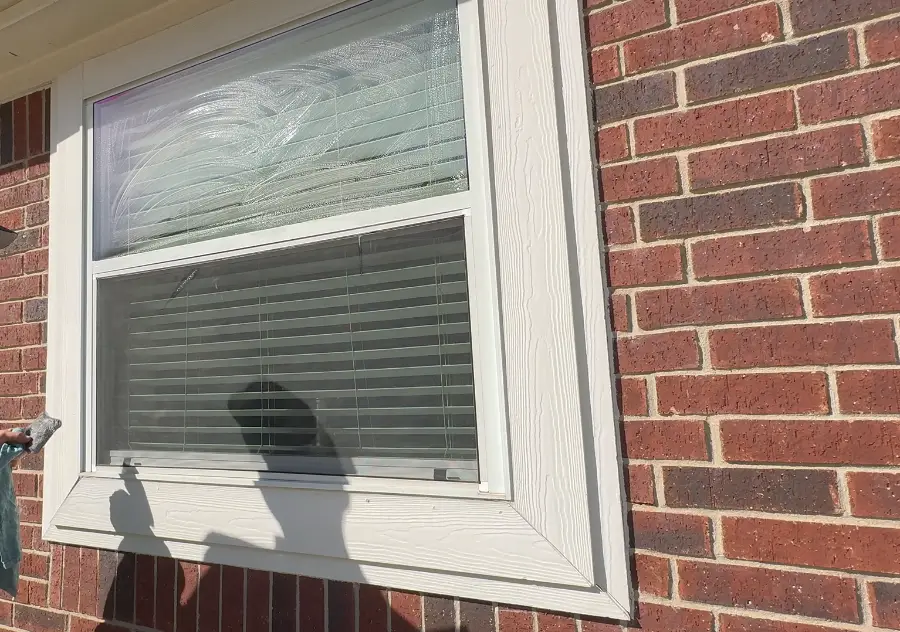 Exterior window and screen cleaning on a San Clemente home