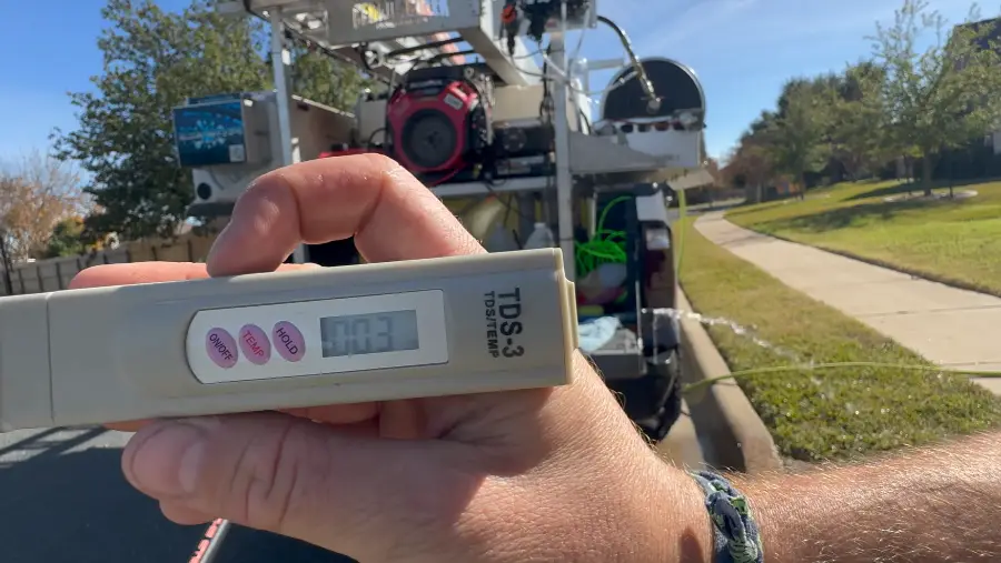 Deionized water TDS meter reading zero residue during window cleaning in San Clemente, CA